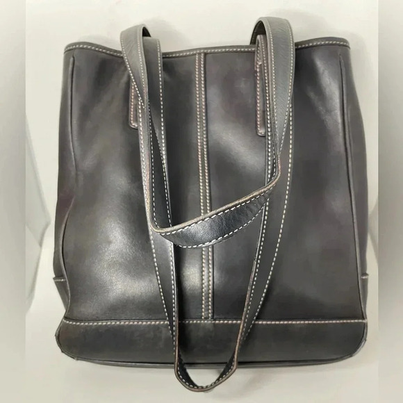 Coach Handbags - VINTAGE Coach brown leather shoulder bag​